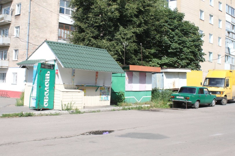 Чат дня: Щоб ви хотіли бачити на місці цих ларьків?