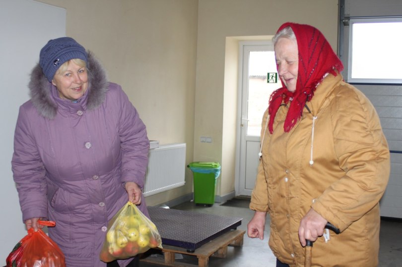 Меняни продовжують приносити продукти для наших бійців із зони АТО