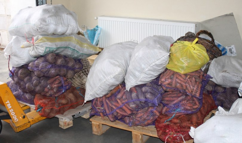 Вчора киселівська громада допомогла продуктами військовим Менщини
