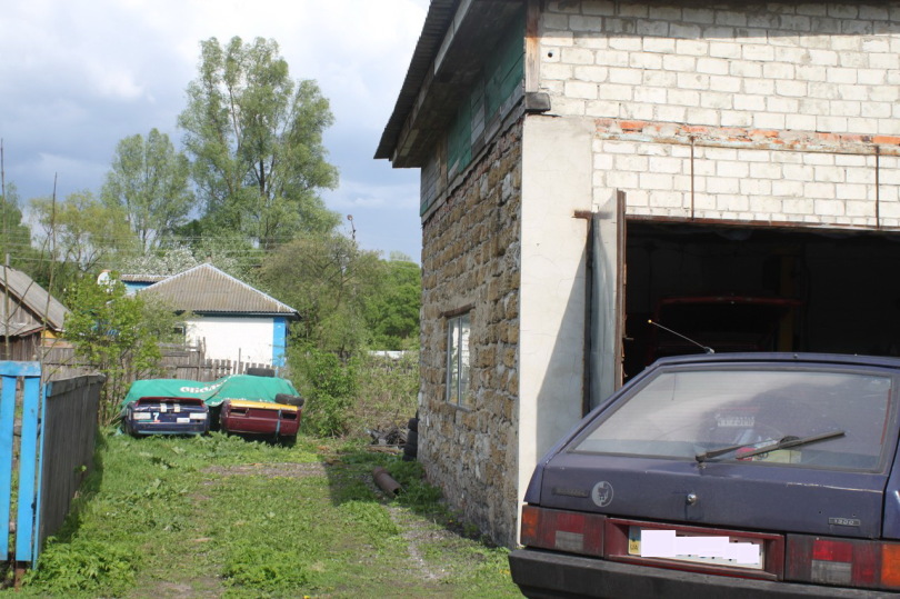Менський РВ УМВС та прокуратура закривають очі на незаконний ремонт автотранспорту в житловій зоні міста. Фото. Відео