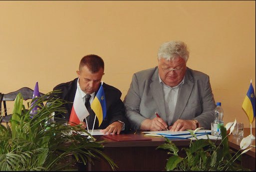 Мер Мени Федір Фесюн підписав угоду про партнерство з поляками. Фото