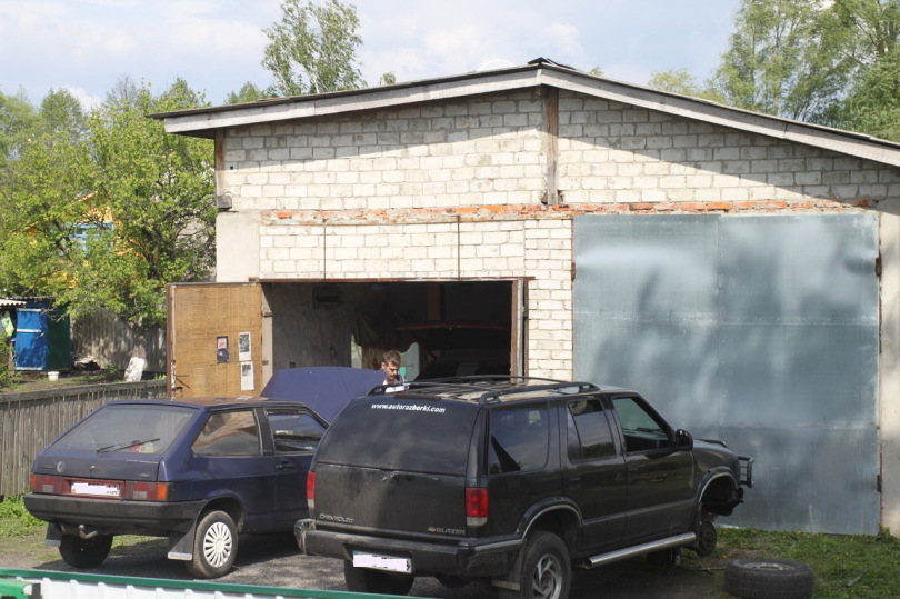 Менський РВ УМВС та прокуратура закривають очі на незаконний ремонт автотранспорту в житловій зоні міста. Фото. Відео