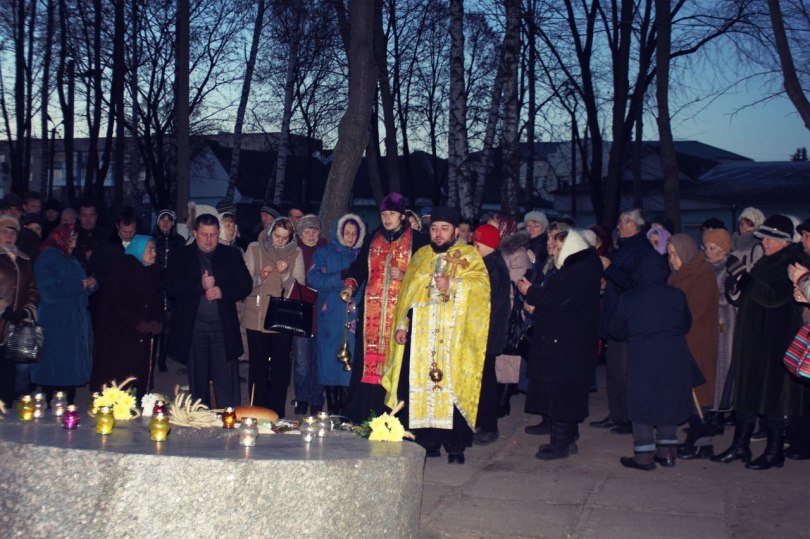 У Мені запалили свічки пам&rsquo;яті жертв Голодомору. Фото