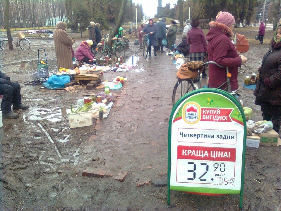 Доріжка до Обеліску Слави у Мені. Фото