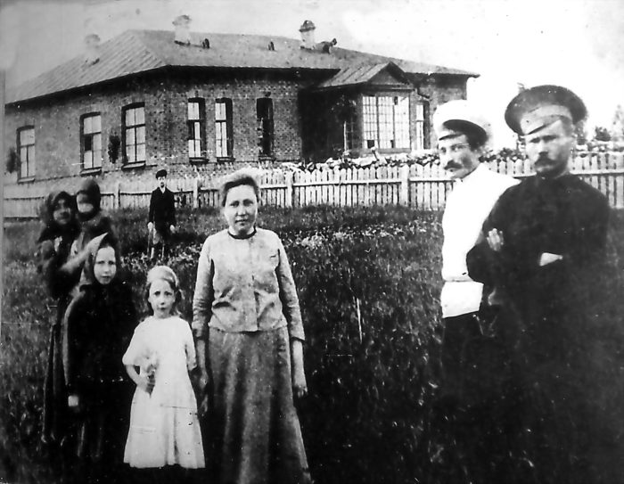 МЕНЩИНА ІСТОРИЧНА. Мена, приміщення сучасної податкової інспекції до революції