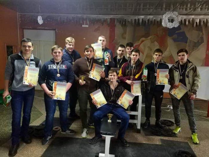 Роман Пастушенко та Сергій Нагорний &ndash; чемпіони Менської ОТГ з жиму штанги лежачи