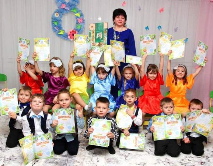 ФОТОФАКТ. Група &ldquo;Веселка&rdquo; з призами за перемогу у конкурсі