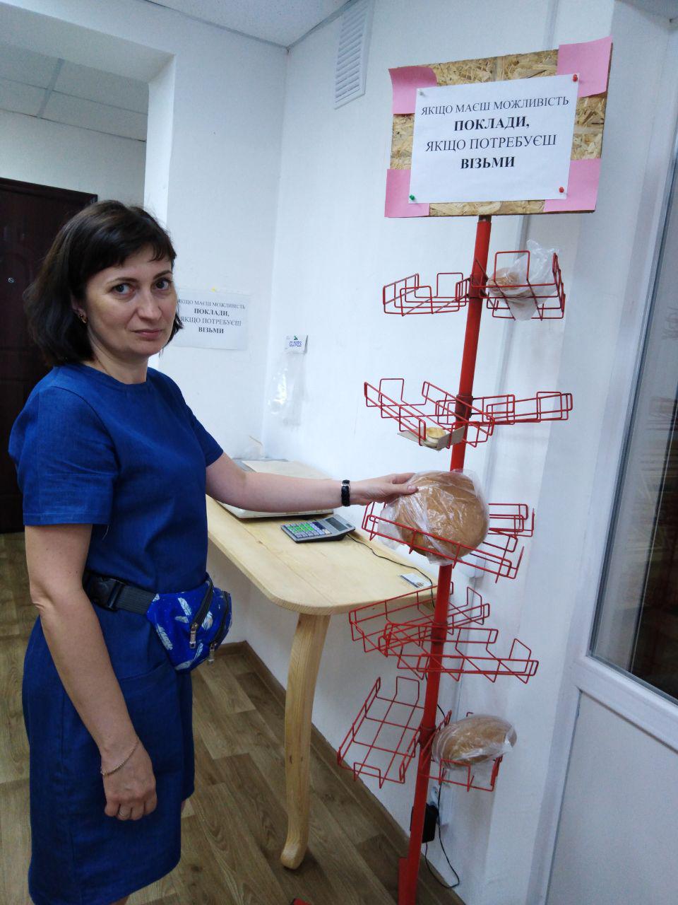 Хліб для тих, хто цього потребує, залишають в основному приїжджі
