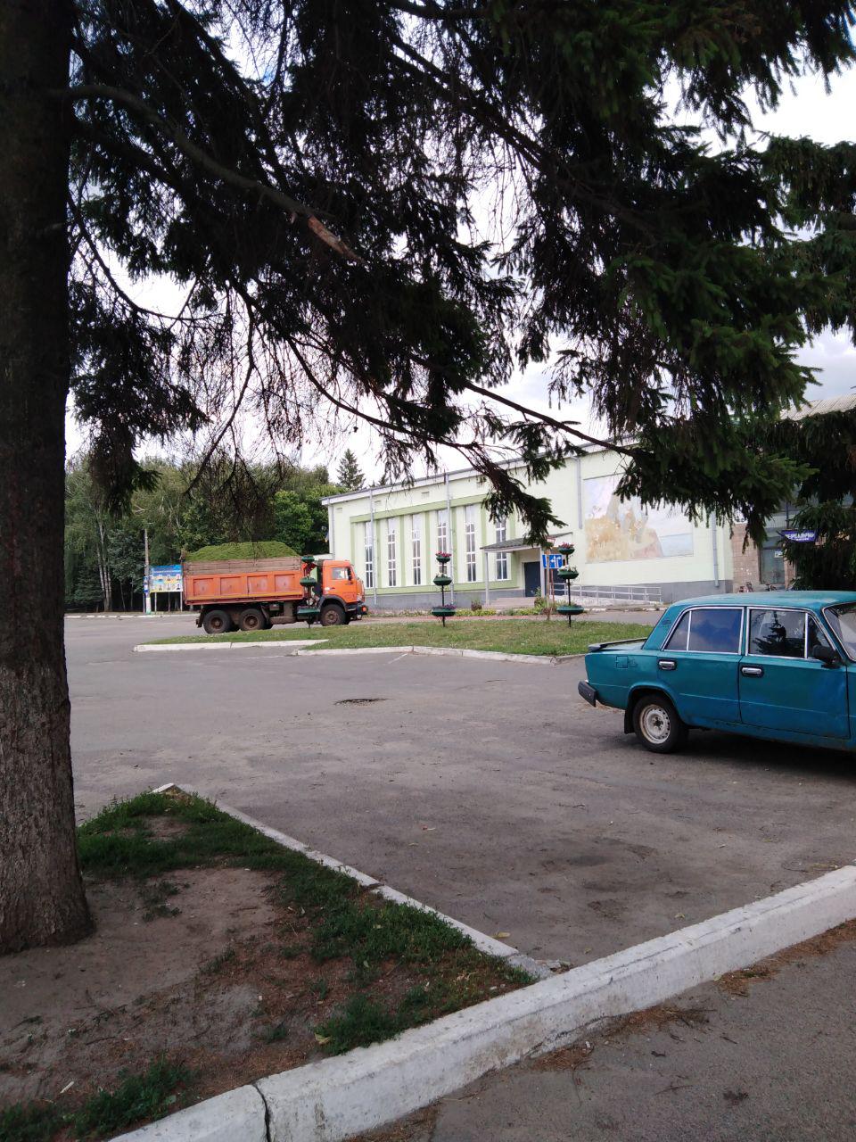 ПОВІДОМЛЕННЯ ЧИТАЧА. &ldquo;Чому колхозні машини їздять не тентовані?&rdquo;