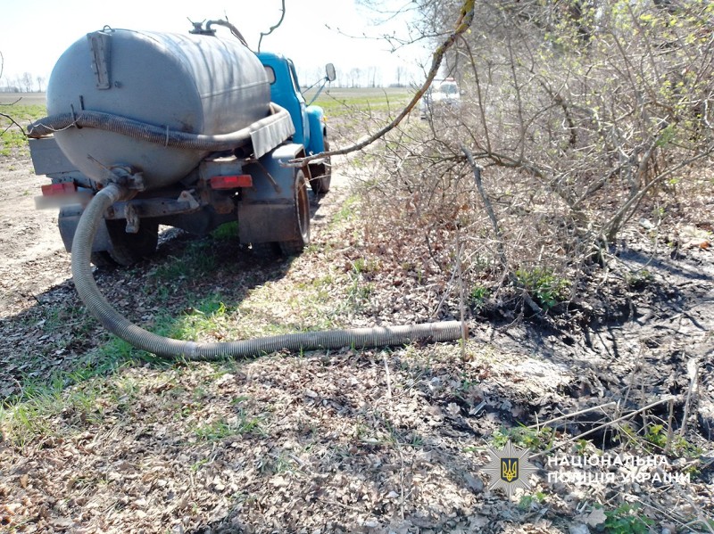 Водію на Менщині загрожує відповідальність за злив нечистот у поле