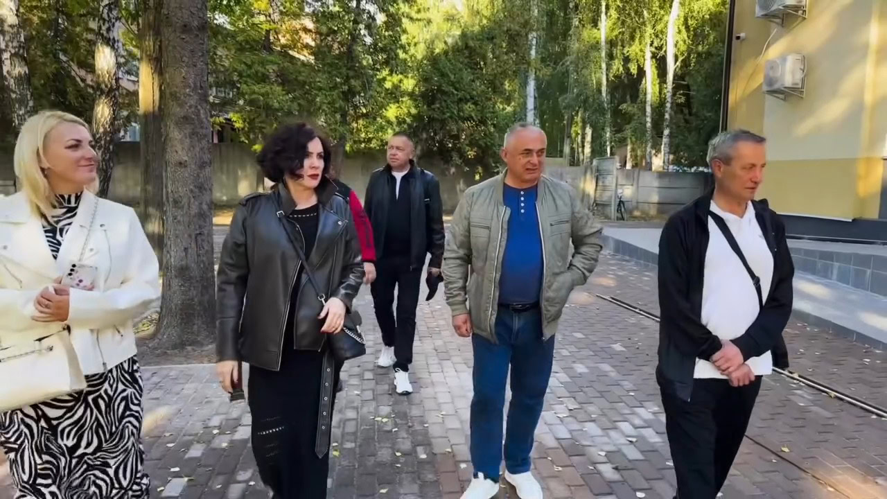 Менська громада отримала автобус для Будинку культури від Тлумацької громади