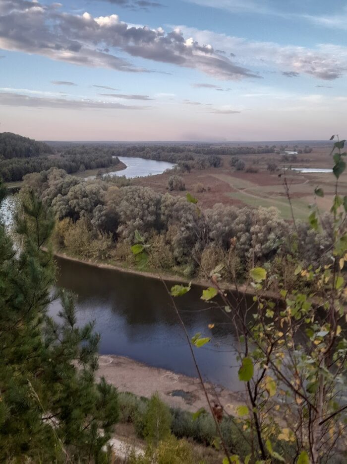 Десна — Готелі у Мені