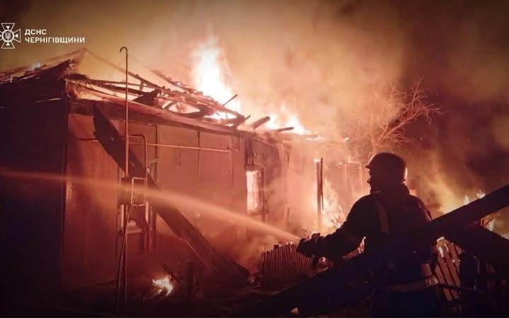 У селі Менської громади через атаку дрона згорів будинок