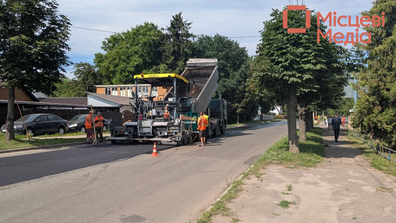 У Мені ремонтують дорогу