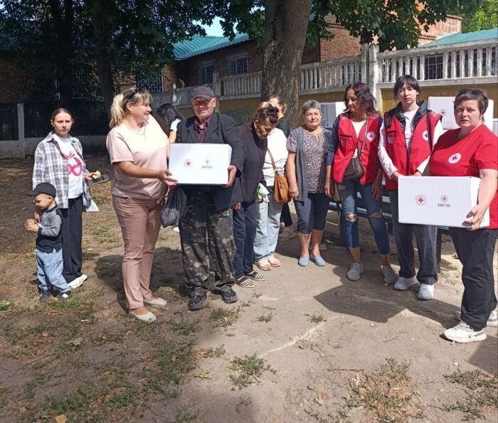 Червоний Хрест передав допомогу менянам, чиє житло пошкоджене обстрілами