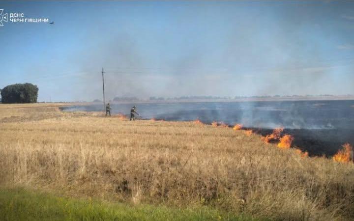 Через атаку безпілотника у Менській громаді горіла стерня та пошкоджено фермерську споруду
