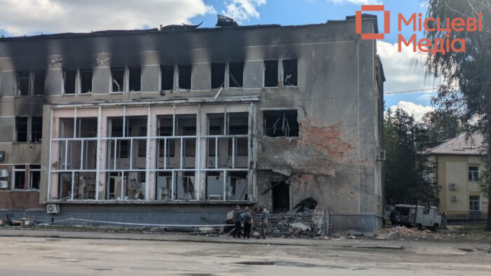 Російські війська двічі обстріляли центр Мени