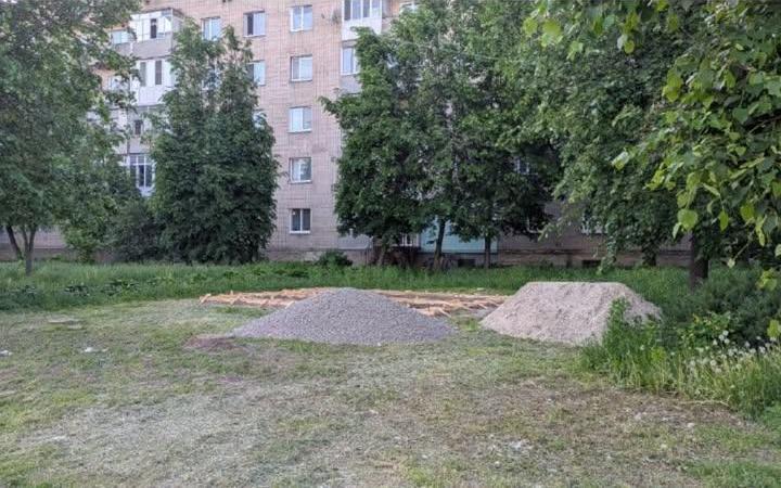 Комунальники у Мені демонтують спірне будівництво до 1 жовтня