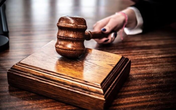 Менський районний суд оштрафував двох водіїв та порушницю порядку в громаді